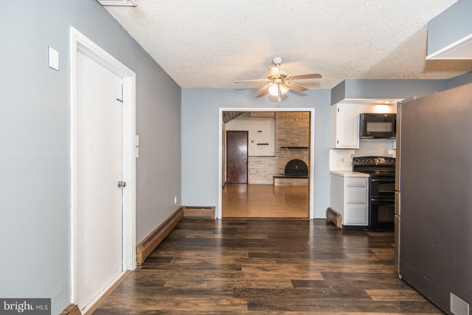 VERMILION HILL - Residential Lease