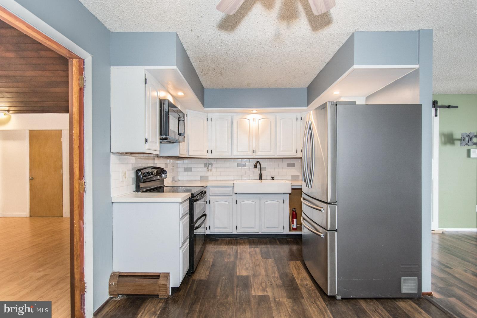 VERMILION HILL - Residential Lease