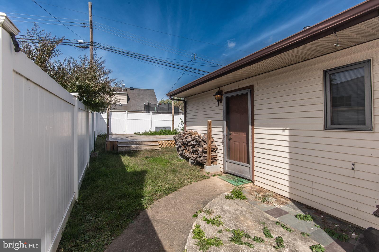 VERMILION HILL - Residential Lease