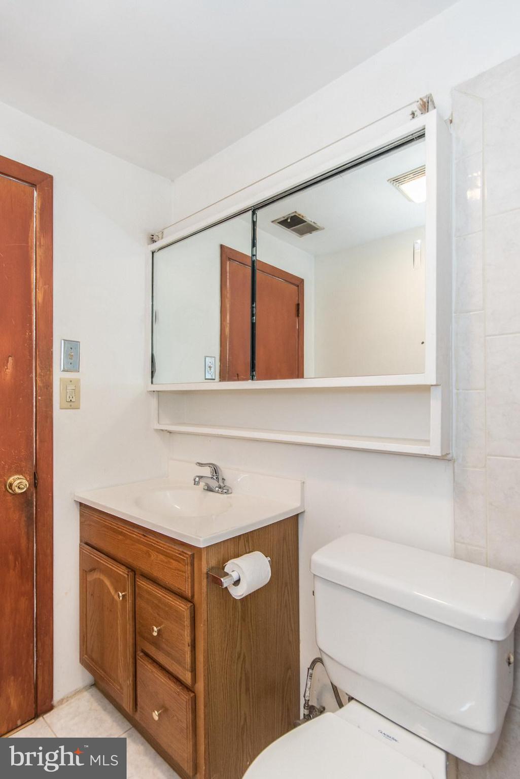 VERMILION HILL - Residential Lease