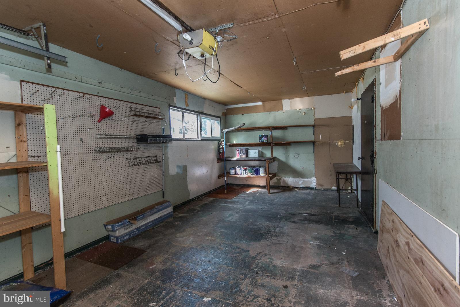 VERMILION HILL - Residential Lease