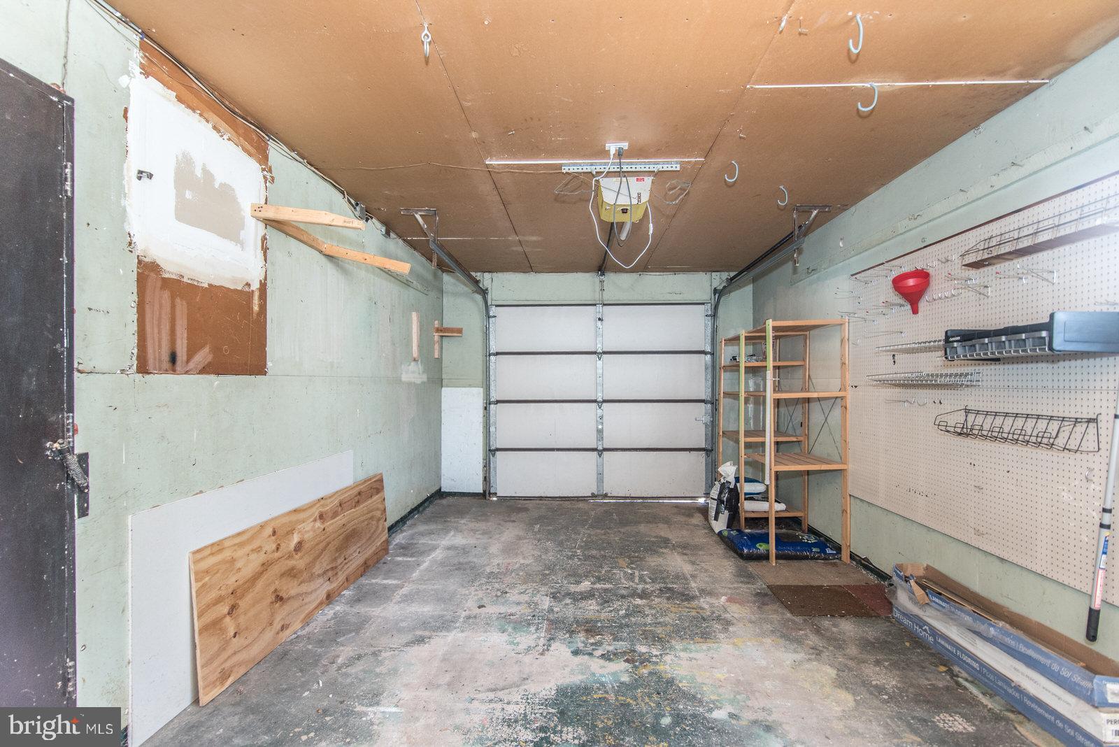 VERMILION HILL - Residential Lease