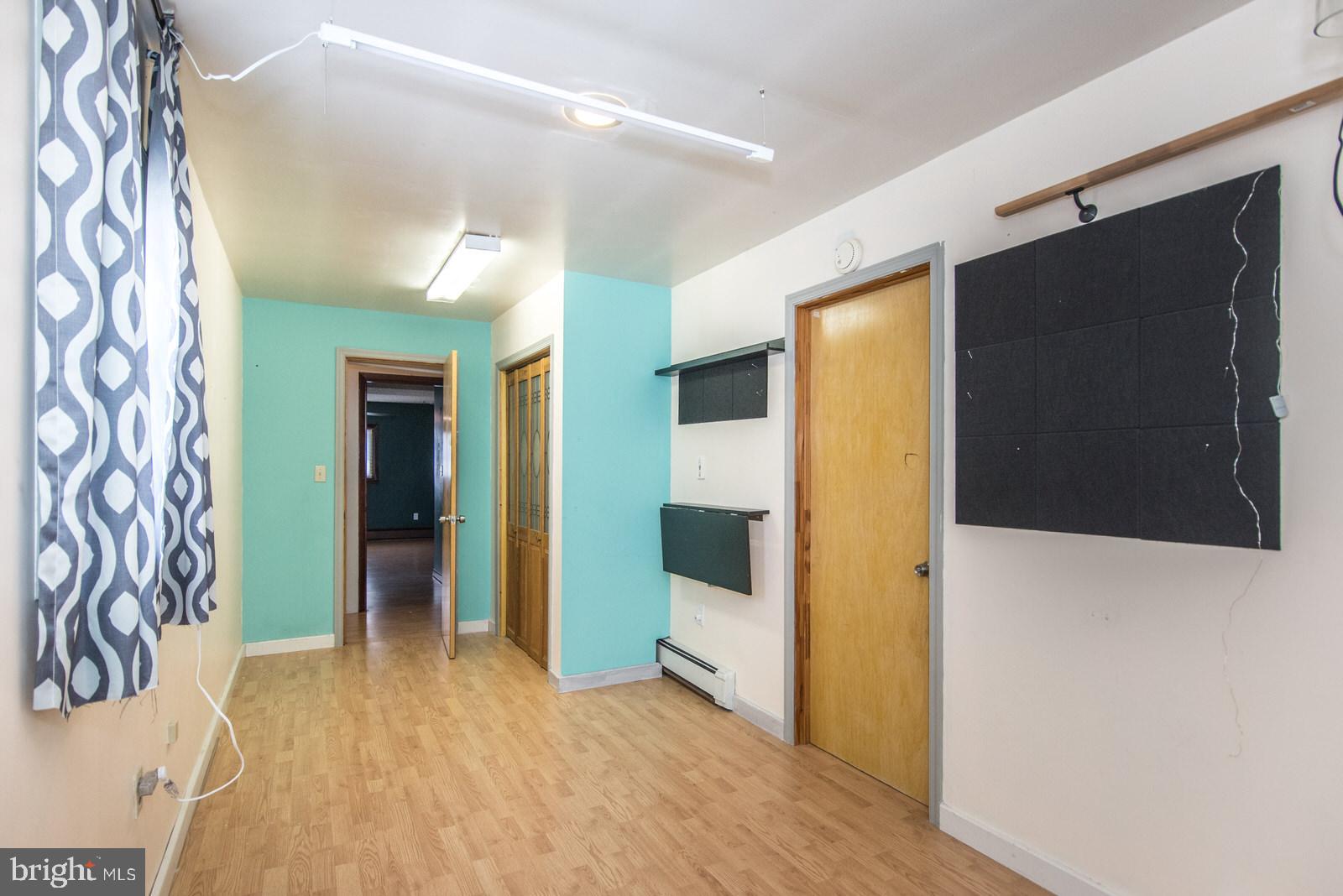 VERMILION HILL - Residential Lease