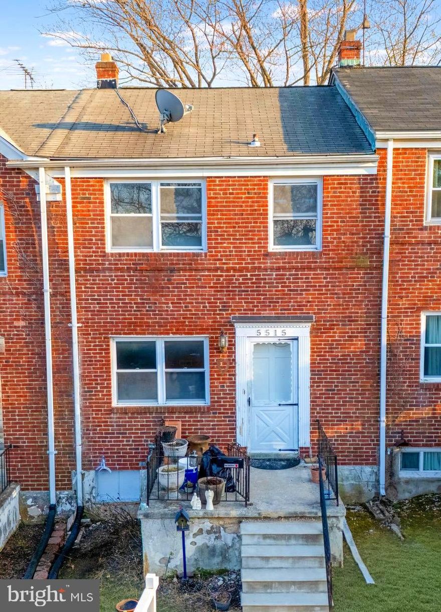 LOCATION.! Great for a first time Home Buyer or a Long term investor looking to add quality to its portfolio. This 3-bedroom, 1-bathroom townhouse is nestled in a prime location and offers an incredible opportunity for comfortable living and future potential.  Located close to schools, shopping, and major routes— Don’t miss this fantastic opportunity—schedule your showing and make this lovely property your new home! **Reach out listing agent with any inquiries**