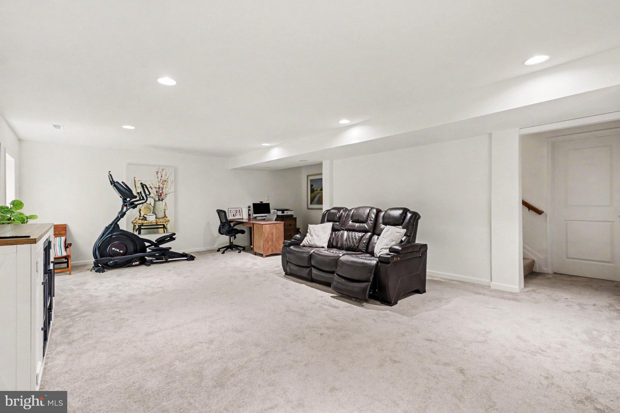 CROSBY COURT - Residential