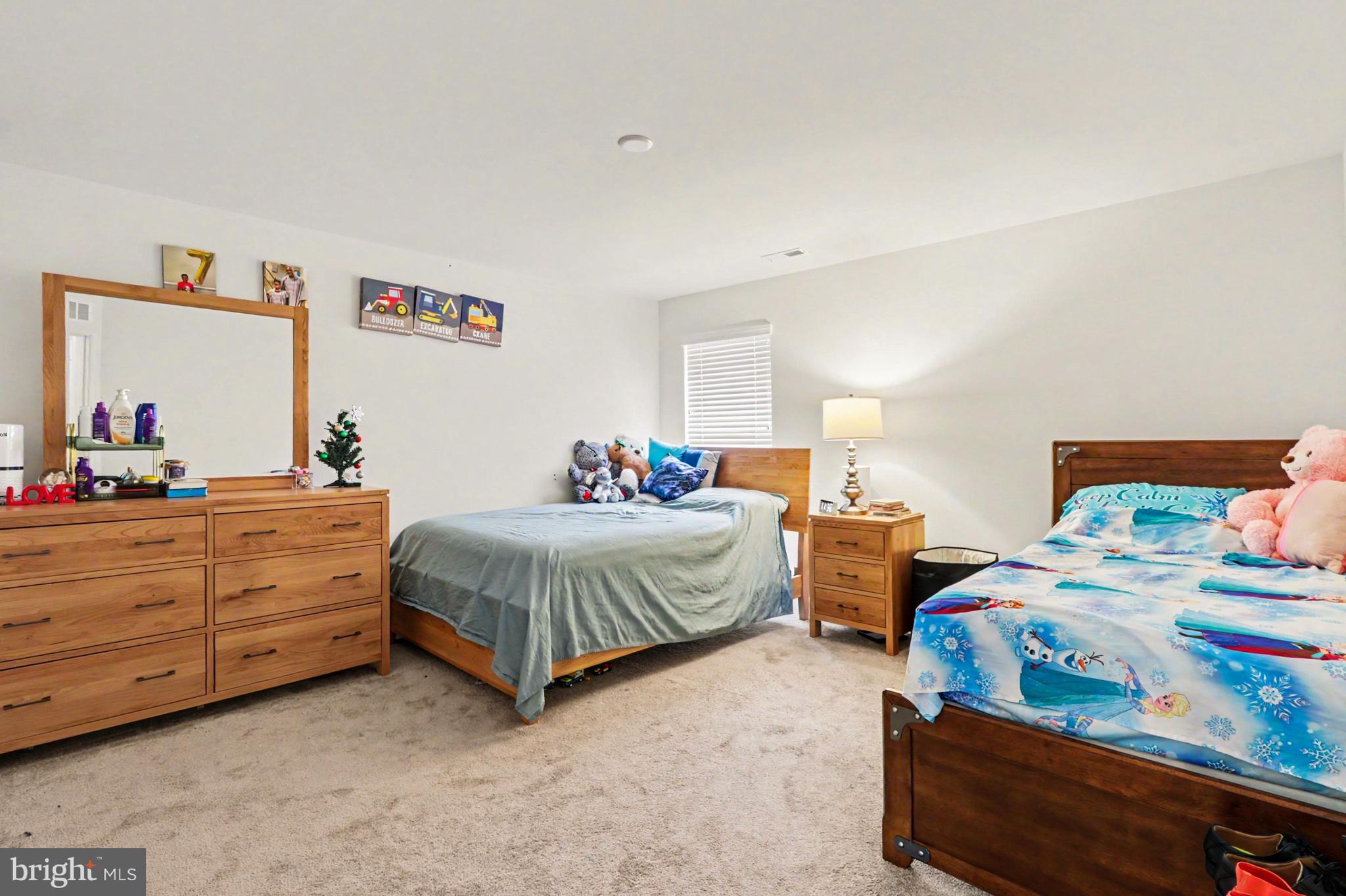 CROSBY COURT - Residential