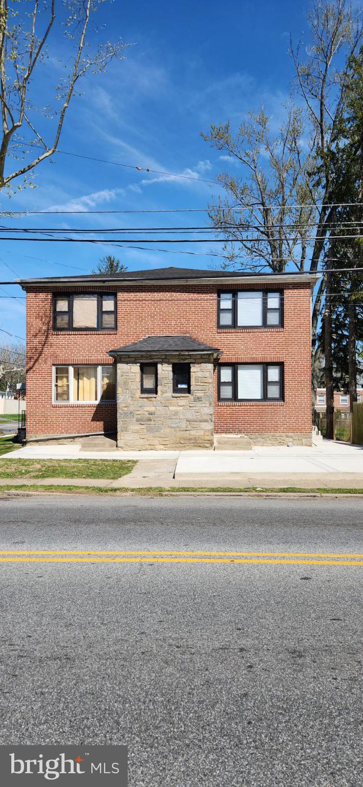 NEWLY RENOVATED! First floor unit with, One bedroom, 1-1/2 bath rental in Sun Hill section of Chester. This unit has been tastefully renovated with all modern finishes. Beautiful hardwood floors, open floor plan to kitchen with new appliances, full finished basement with powder room, New bath and shower plus spacious bedroom with large closet. Private entrance. Close to public transportation and major highways.
Walking distance to Widener University!
Only qualified tenants need apply! Qualifications required are credit score of at least 620, good rental history and no evictions, monthly income of $4000+, clean background check.