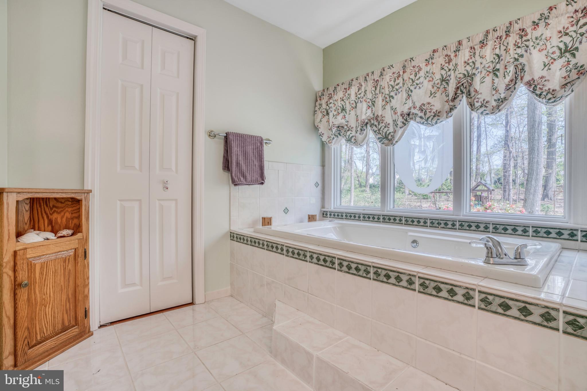 TALL OAKS MANOR - Residential