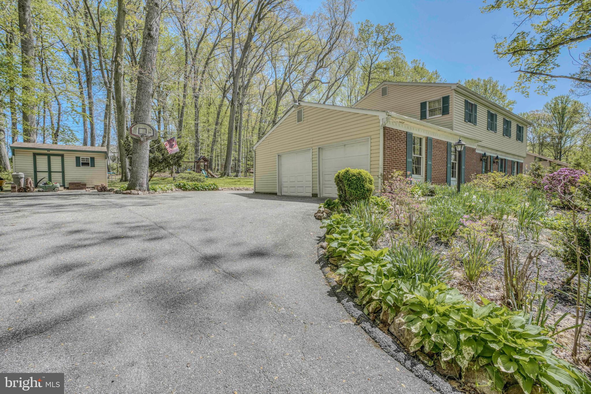 TALL OAKS MANOR - Residential