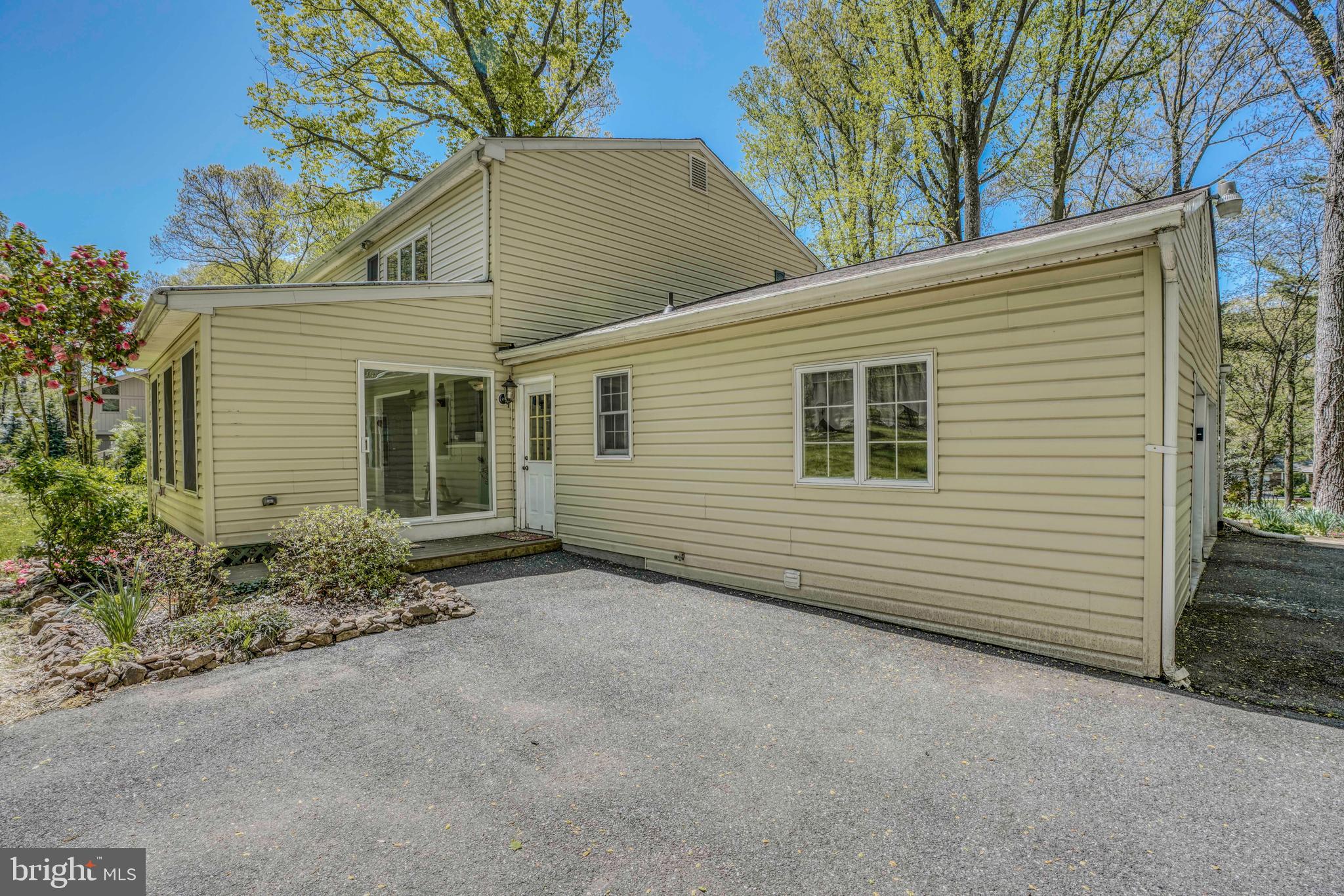 TALL OAKS MANOR - Residential