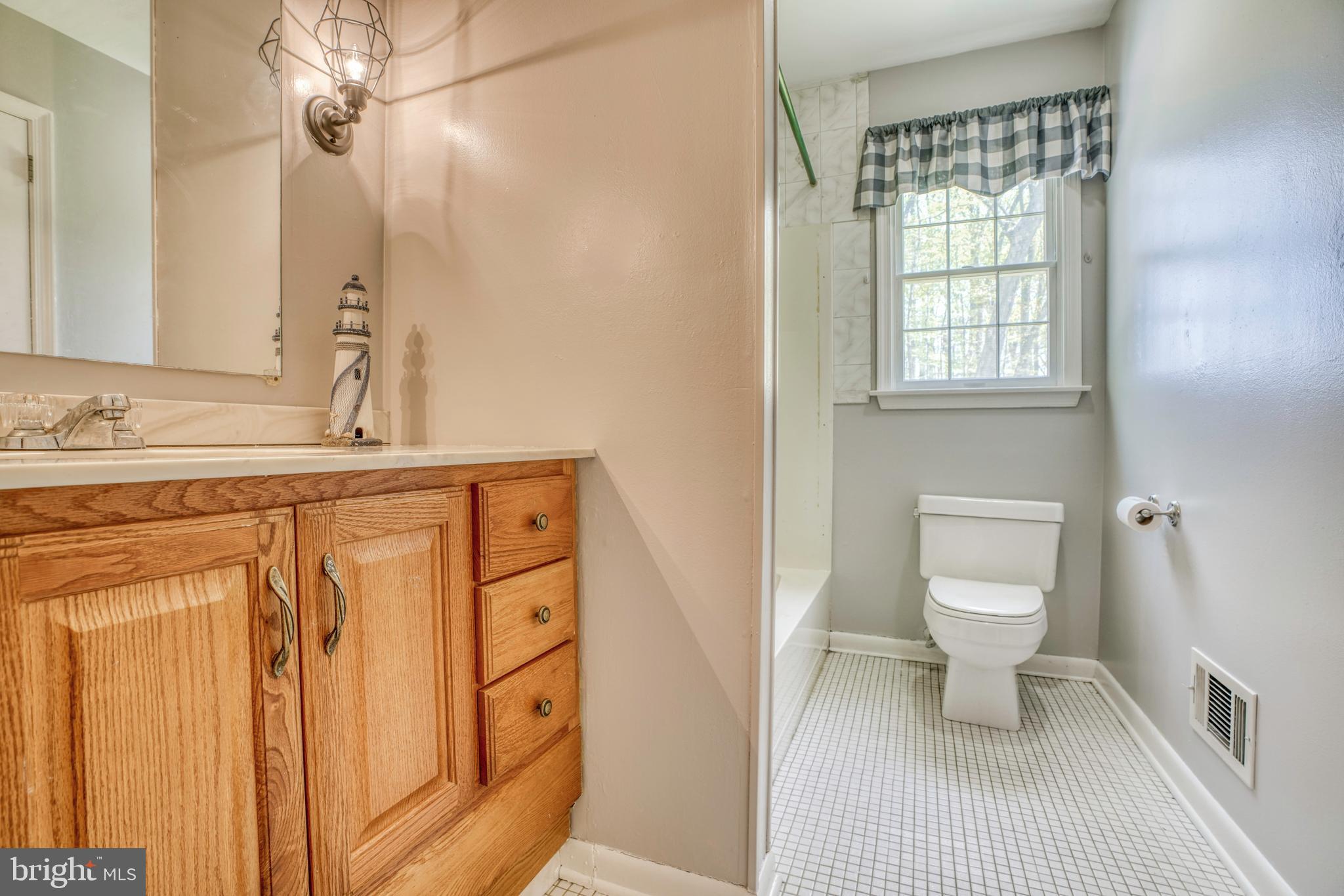 TALL OAKS MANOR - Residential