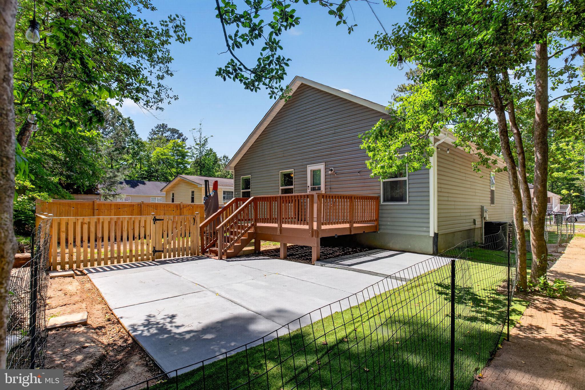 COLONIAL BEACH - Residential