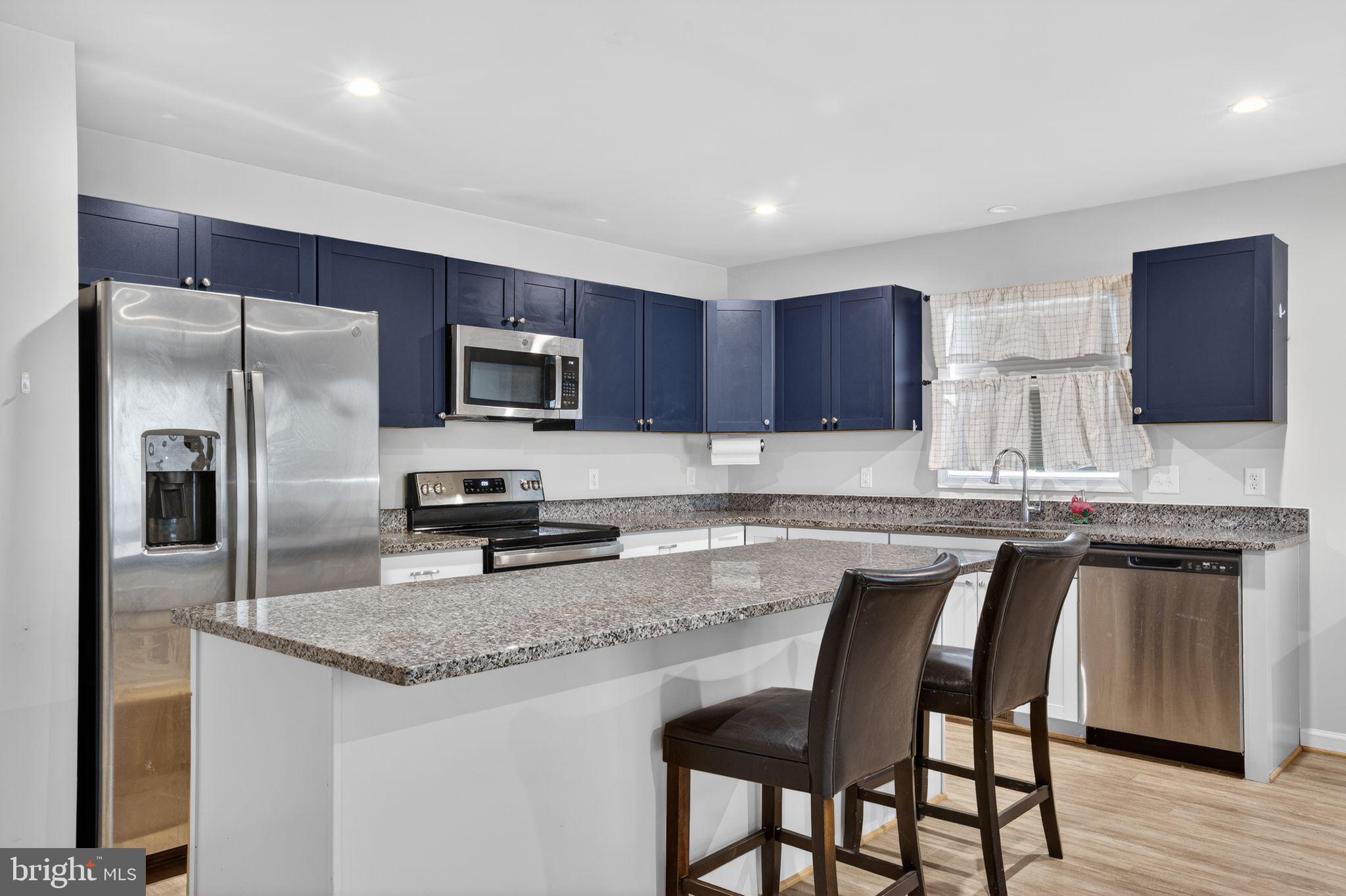 COLONIAL BEACH - Residential