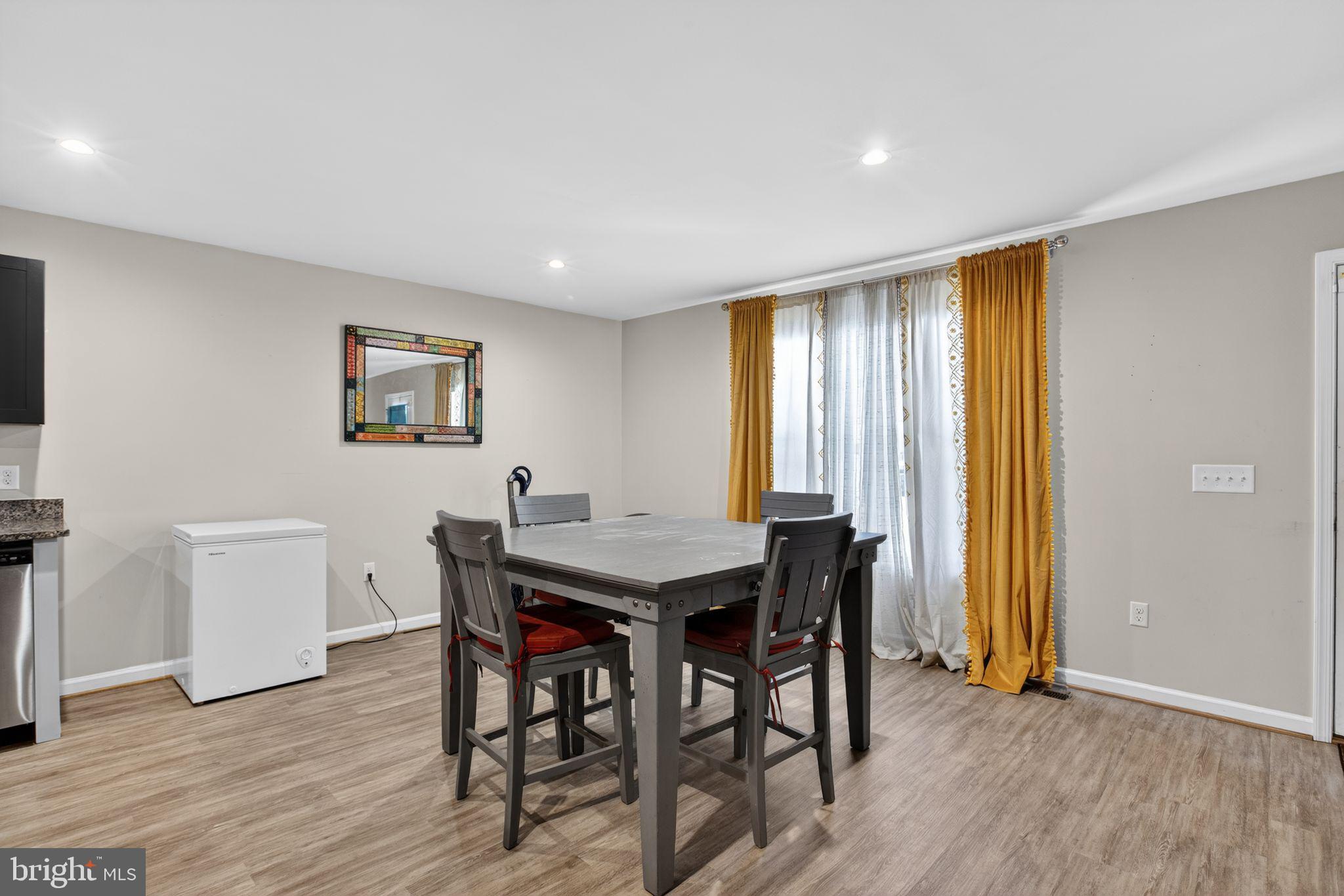 COLONIAL BEACH - Residential