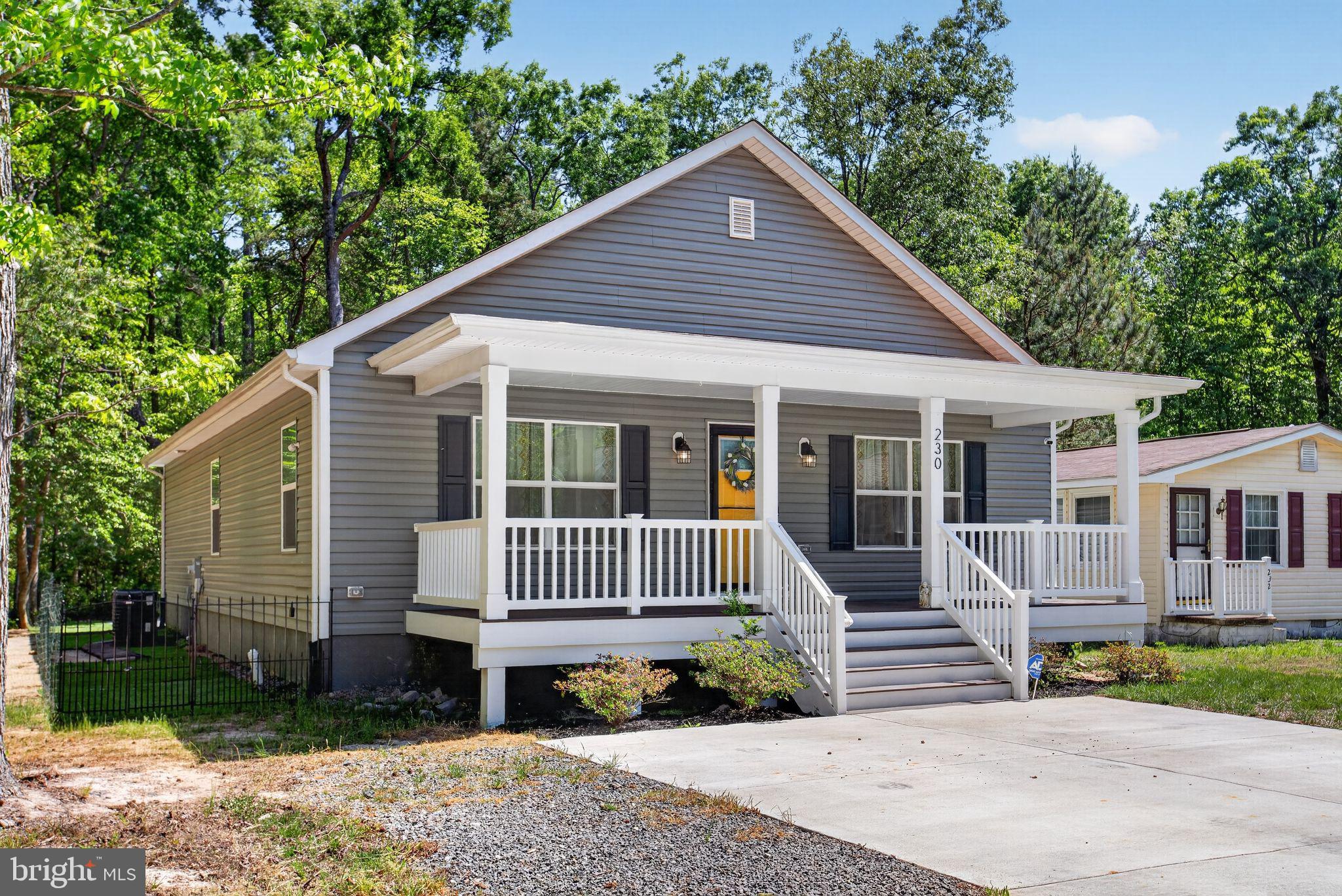 COLONIAL BEACH - Residential