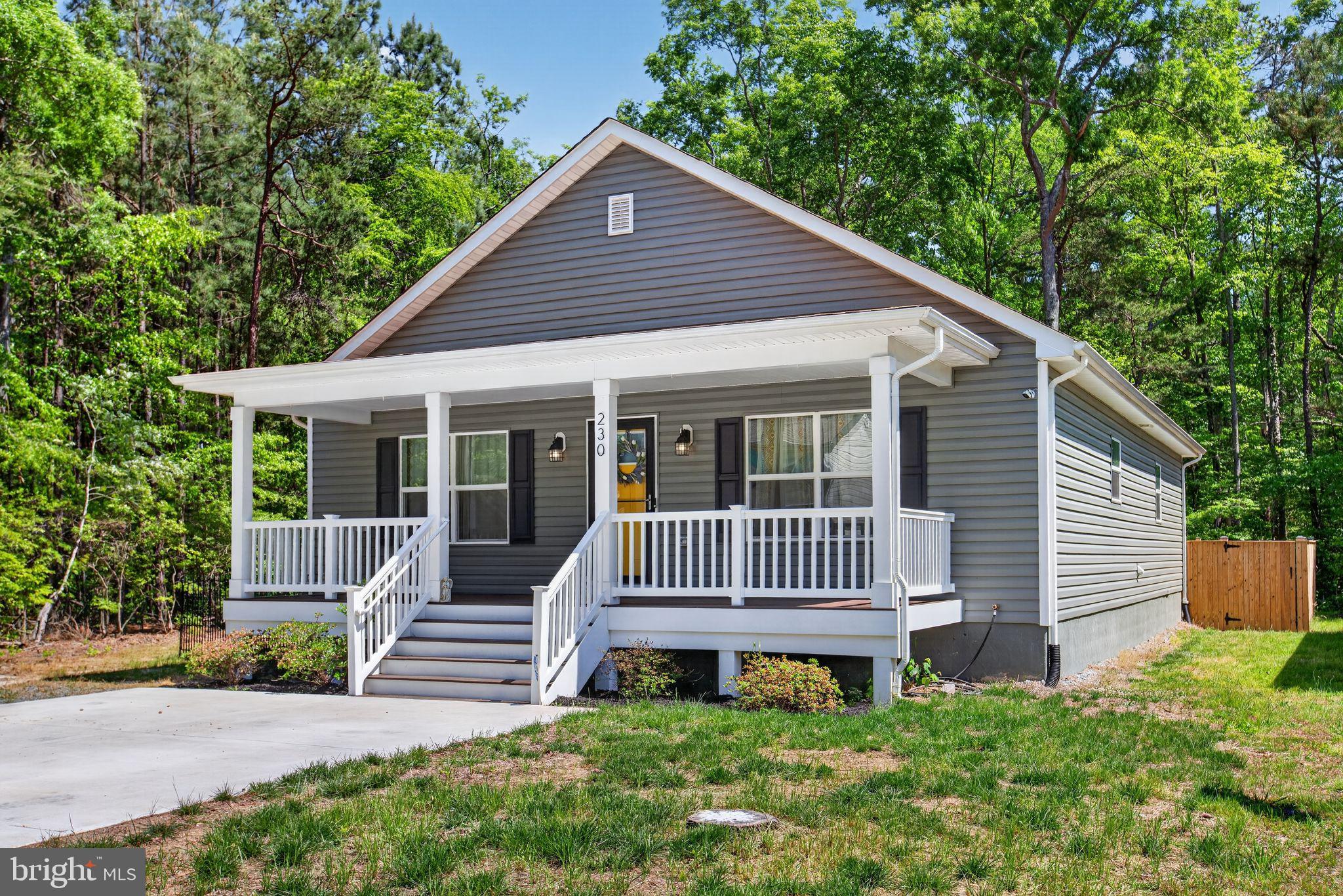 COLONIAL BEACH - Residential