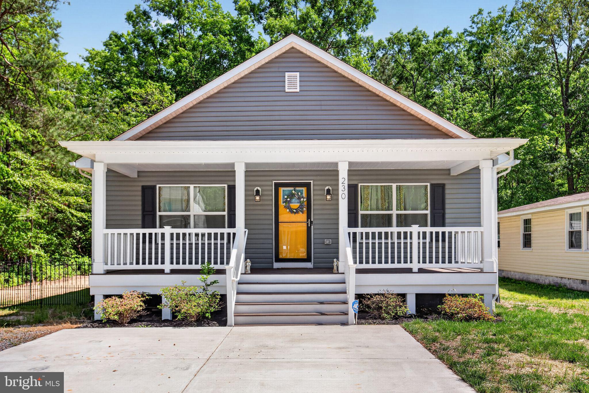 COLONIAL BEACH - Residential