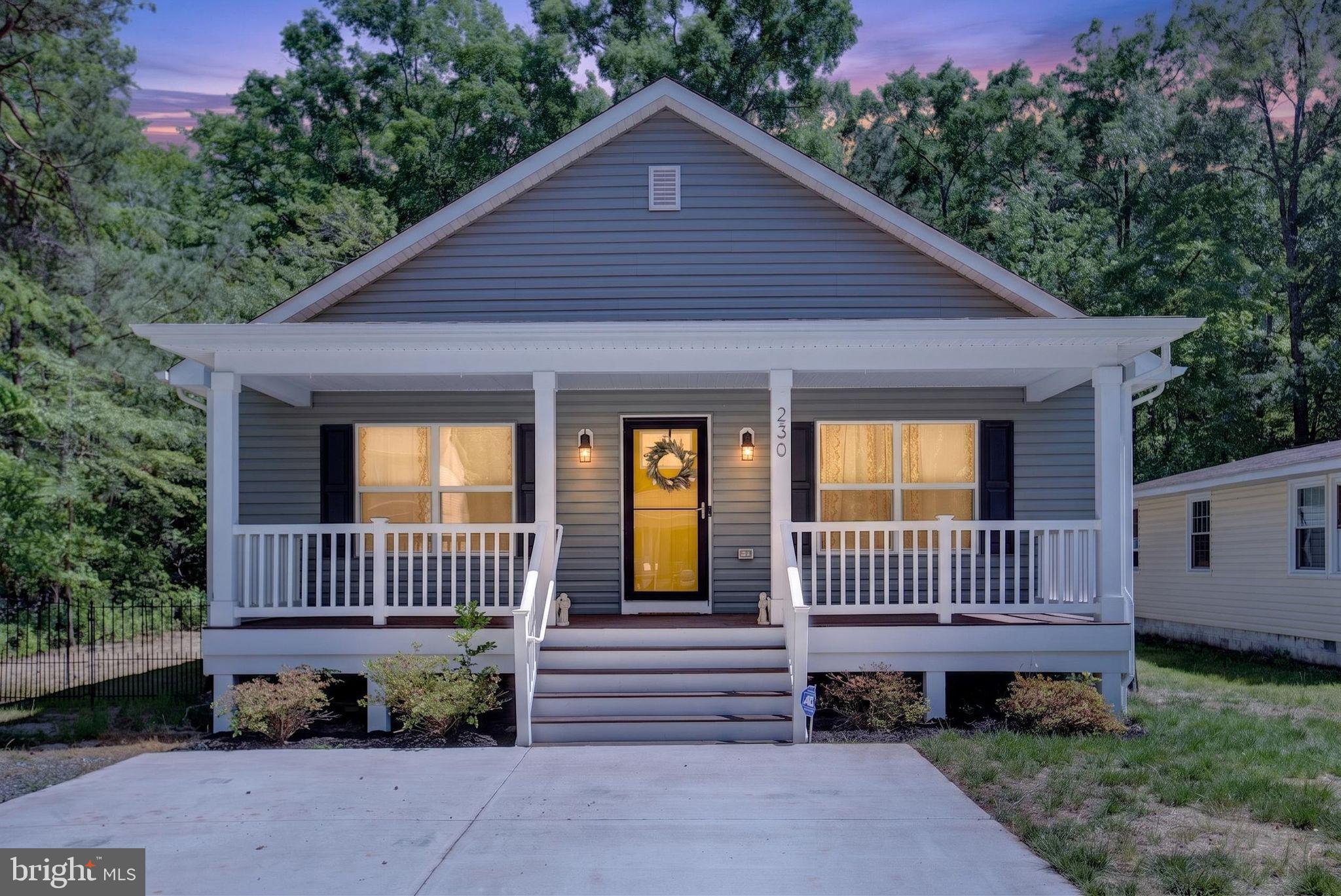 COLONIAL BEACH - Residential