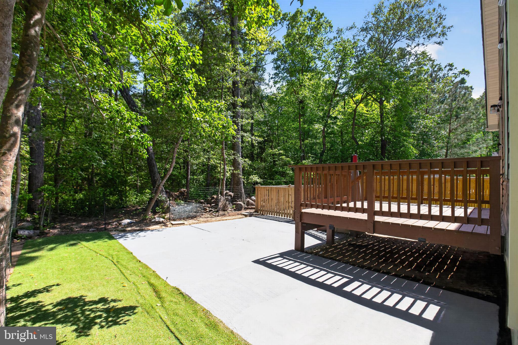 COLONIAL BEACH - Residential