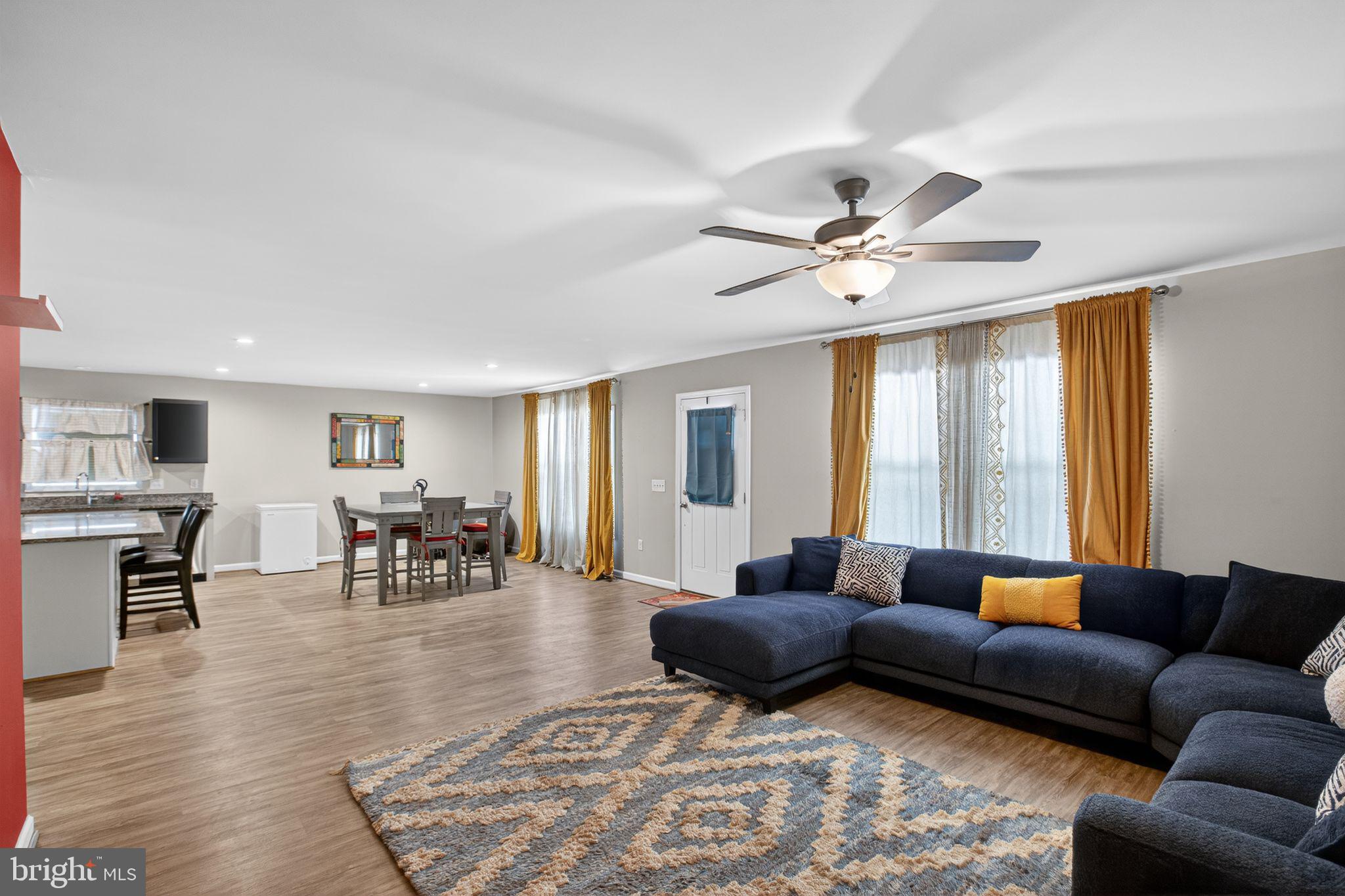 COLONIAL BEACH - Residential