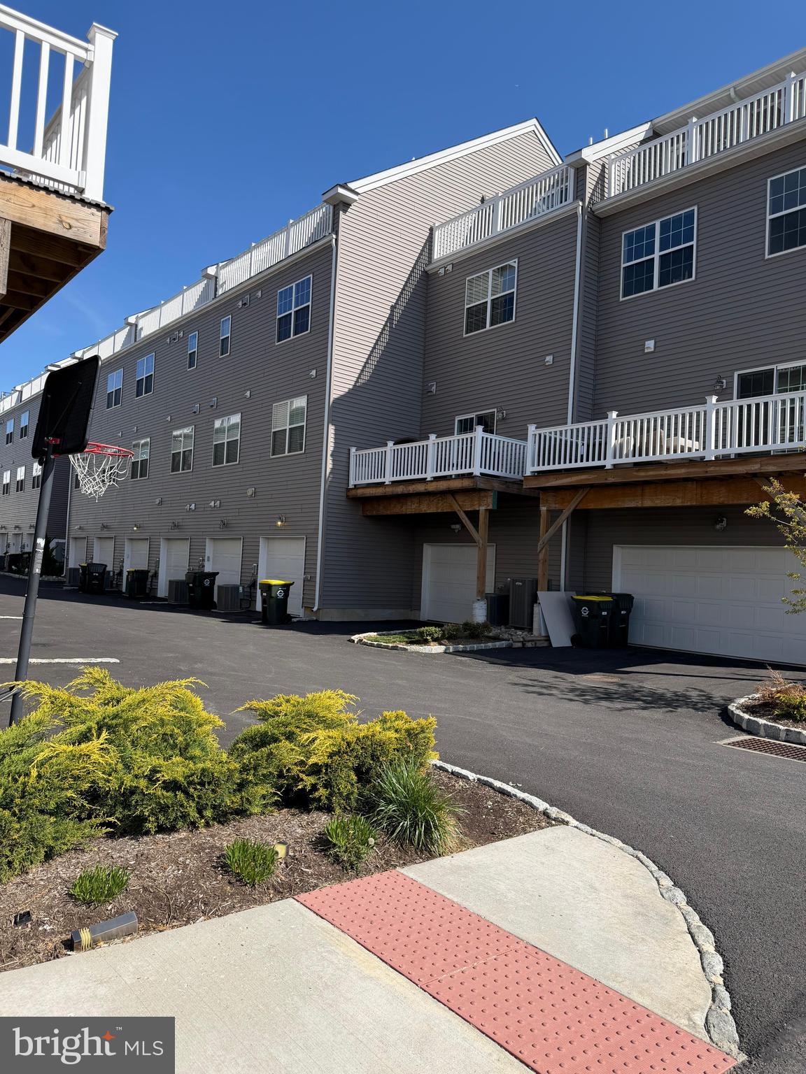 WATERSIDE - Residential