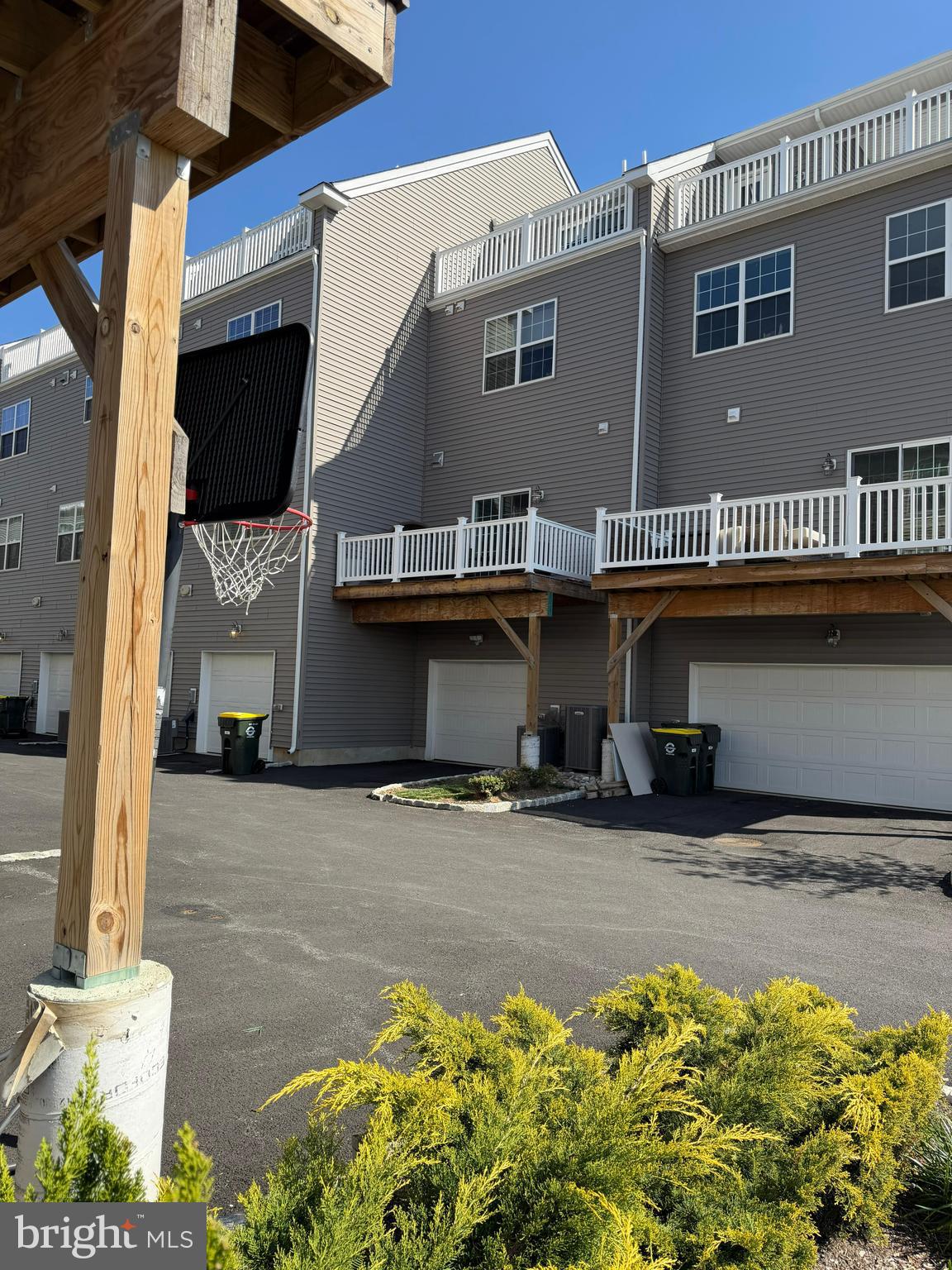 WATERSIDE - Residential