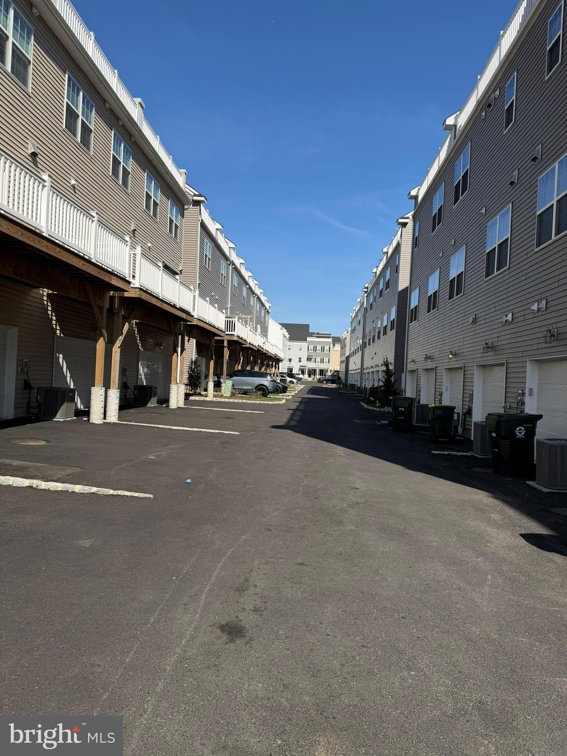 WATERSIDE - Residential