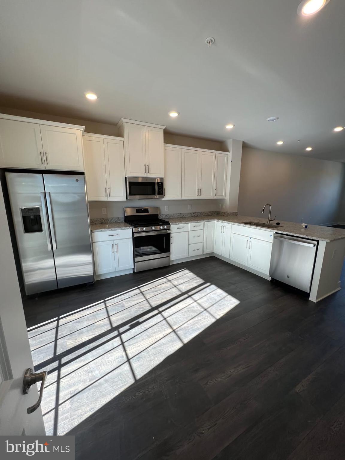 WATERSIDE - Residential