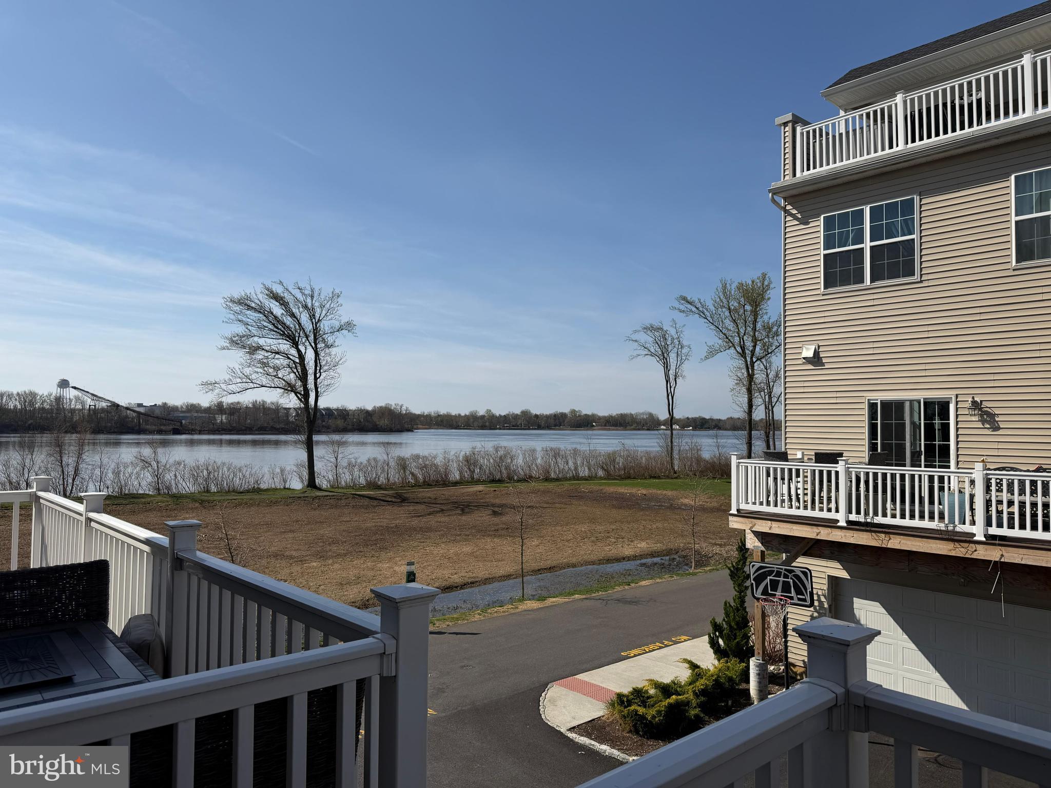 WATERSIDE - Residential