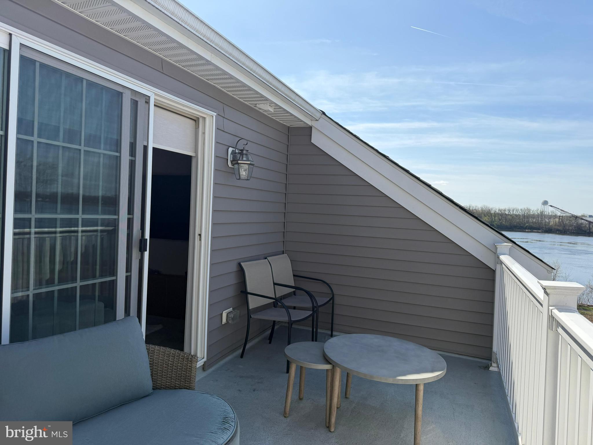 WATERSIDE - Residential