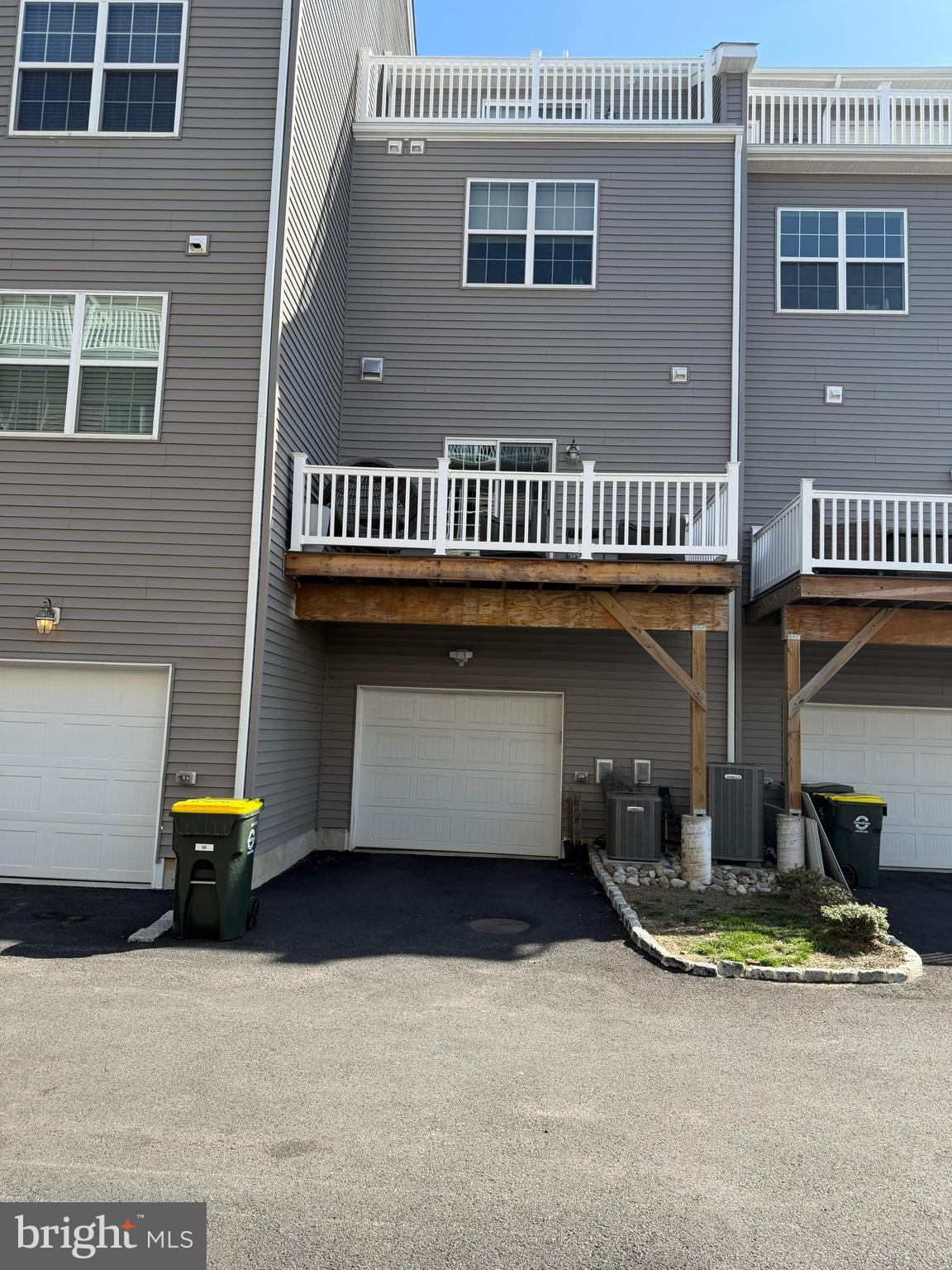 WATERSIDE - Residential