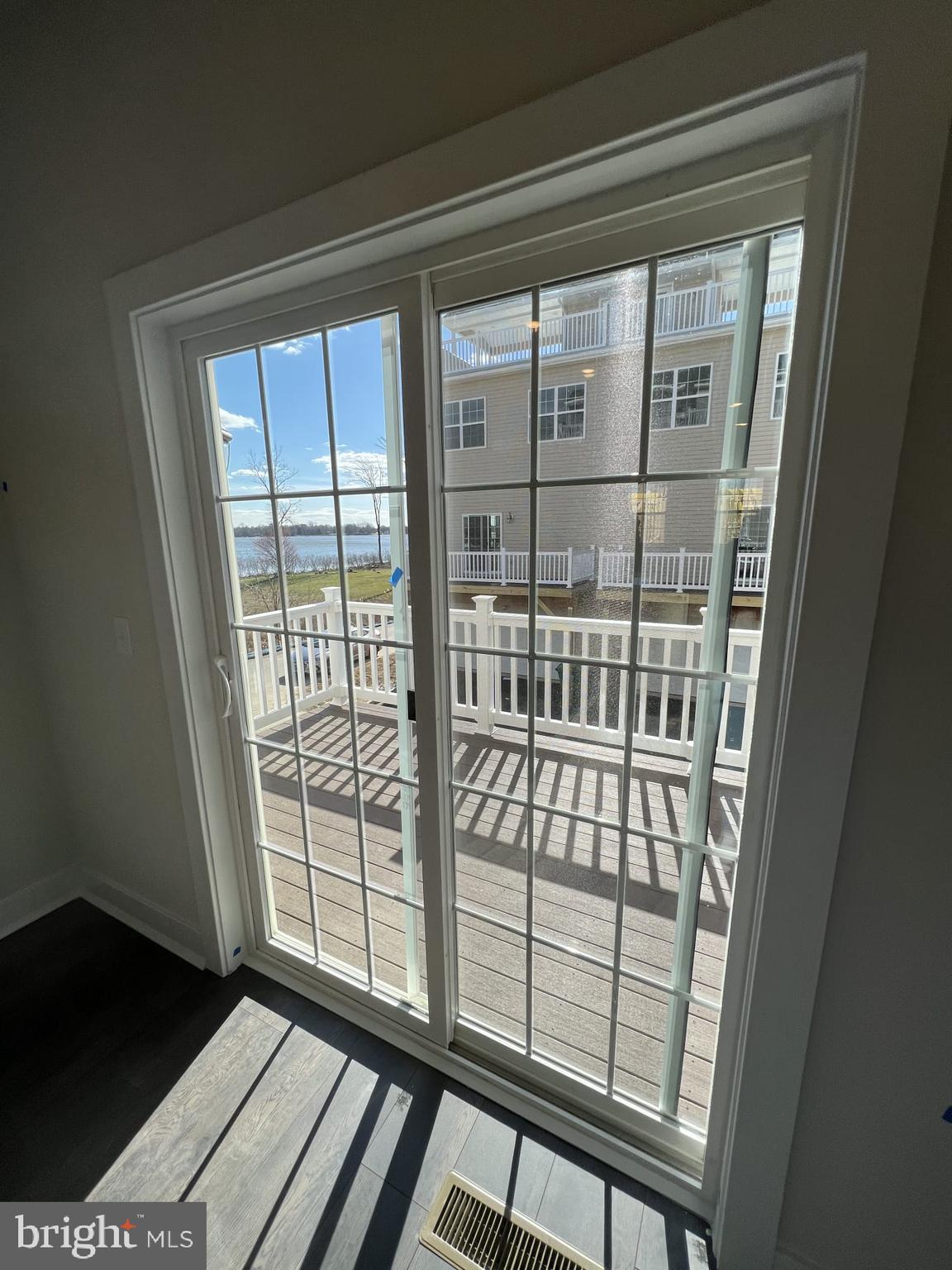 WATERSIDE - Residential