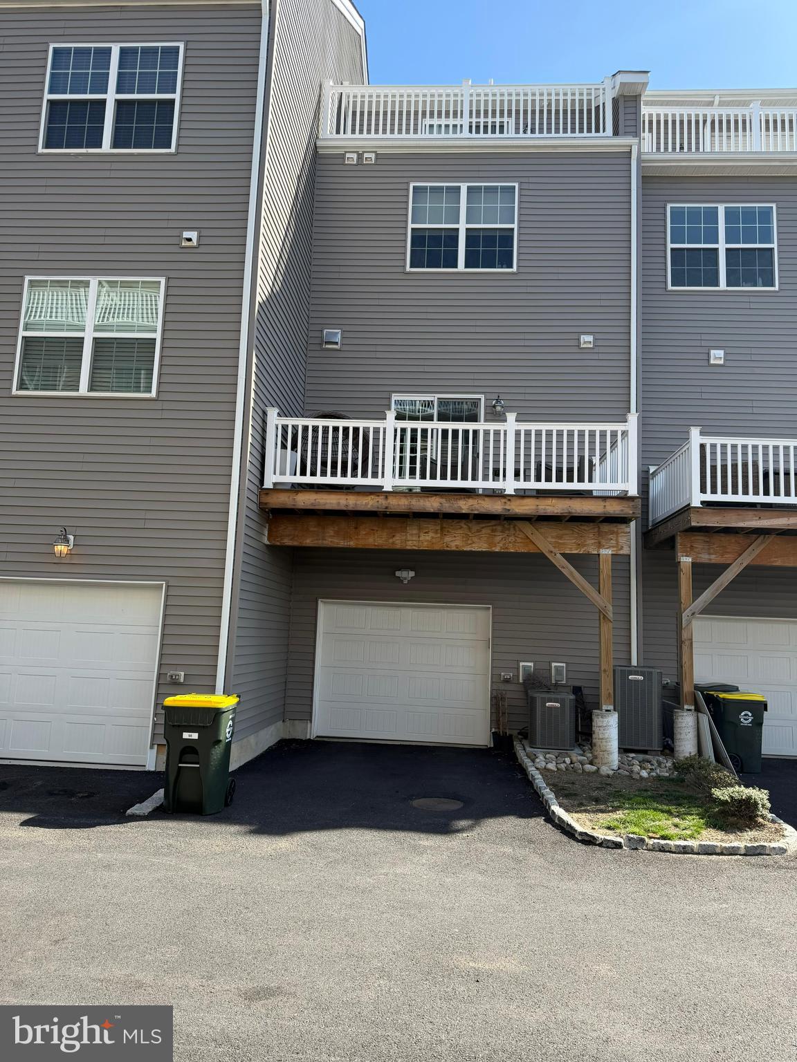 WATERSIDE - Residential