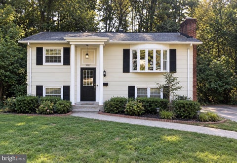 Photo of 3927 Forestdale Avenue, WOODBRIDGE, VA 22193 (MLS # VAPW2131084)