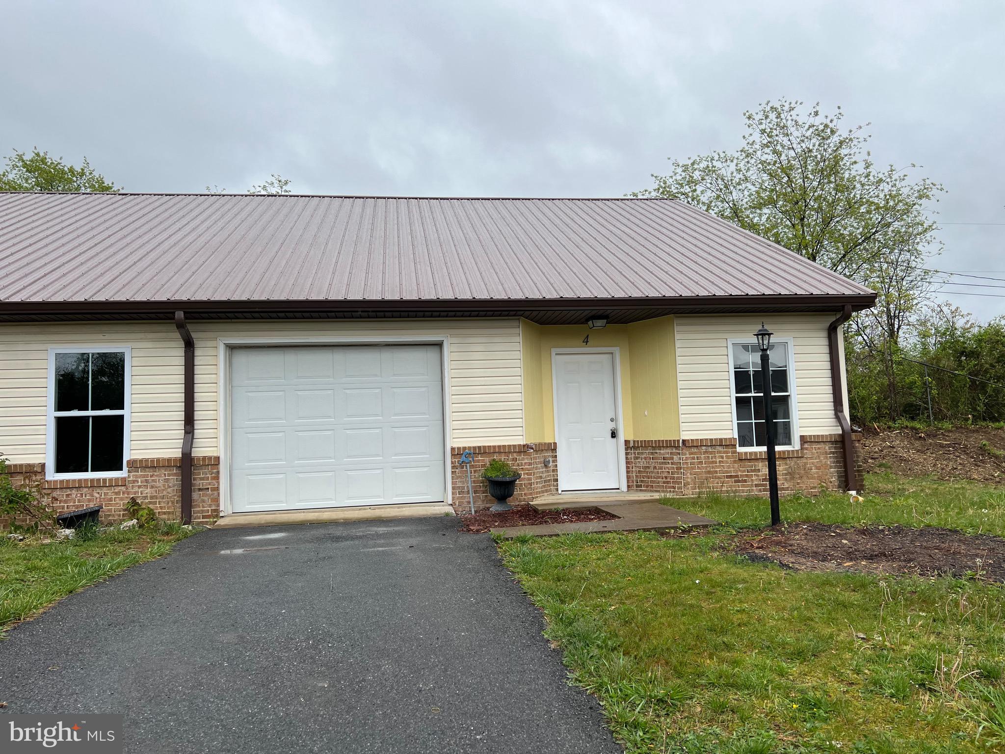 Come check out this fully renovated 3 BR 2 BA Villa with a 1 car garage. This gem has a bedroom on the main level with a full bath for easy accessability . Fully renovated from top to bottom with new flooring, appliances, countertops, lighting, fresh paint and upgrades. This Villa is just outside of city limits, but only a few minutes to get to town. Pets are ok with $250 non refunadable deposit, with $50 per month pet rent, no more than 40 lbs, and max of 2 pets. Owner provides trash and grass cutting. Come check this one out before its gone. Applicant must complete a Brokers application no others will be accpeted. $40.00 per applicant 18 years or older living in the home.