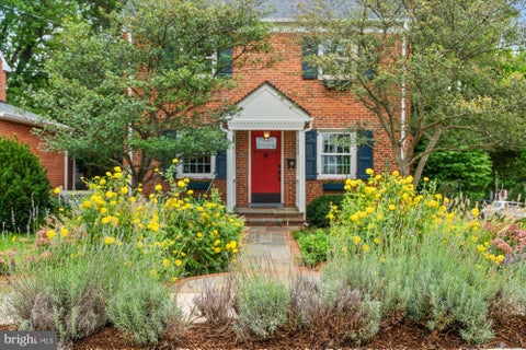 Photo of 2229 N Quantico Street, ARLINGTON, VA 22205 (MLS # VAAR2080180)
