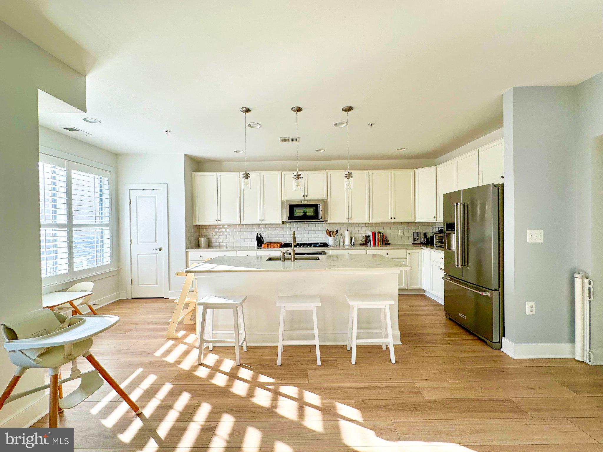2409 RICHMOND HIGHWAY 102
