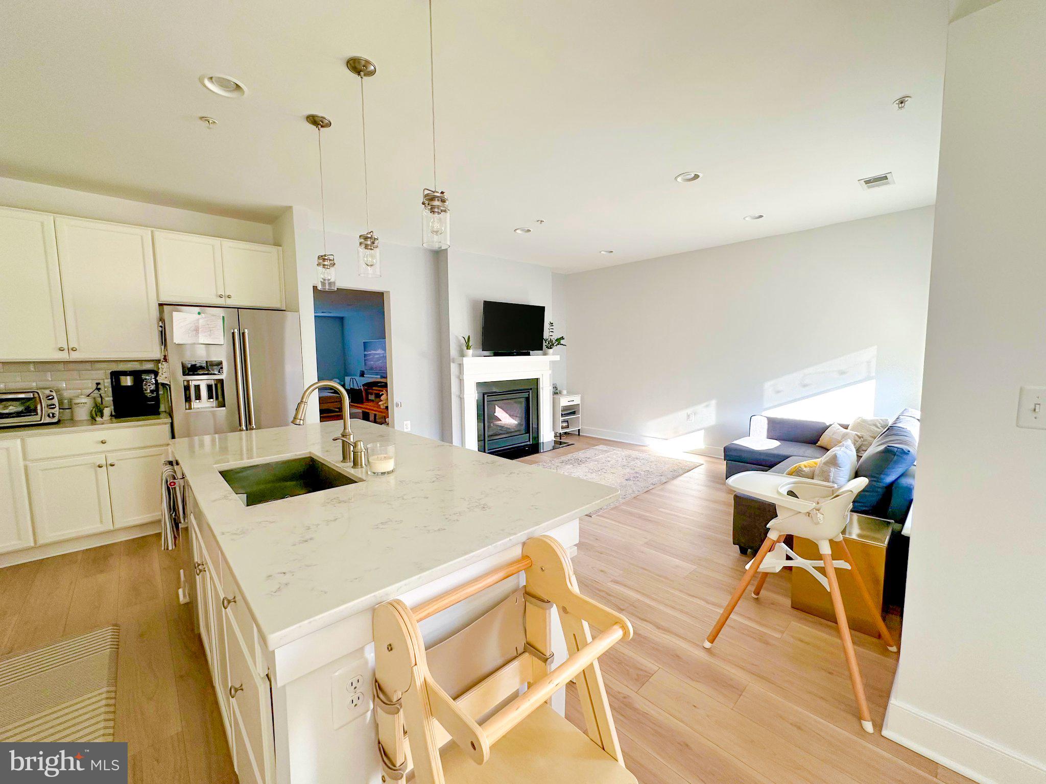 2409 RICHMOND HIGHWAY 102