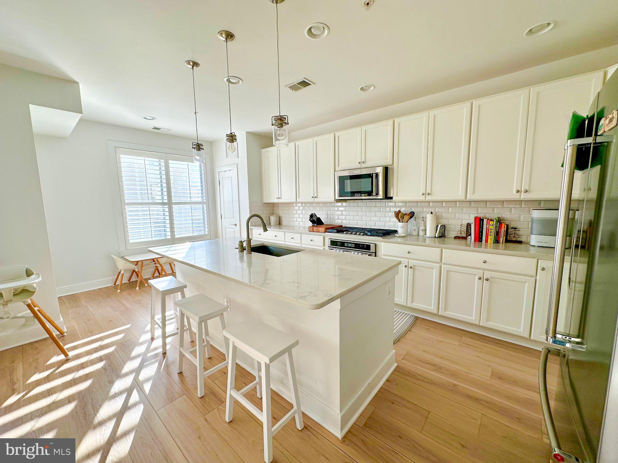 2409 RICHMOND HIGHWAY 102
