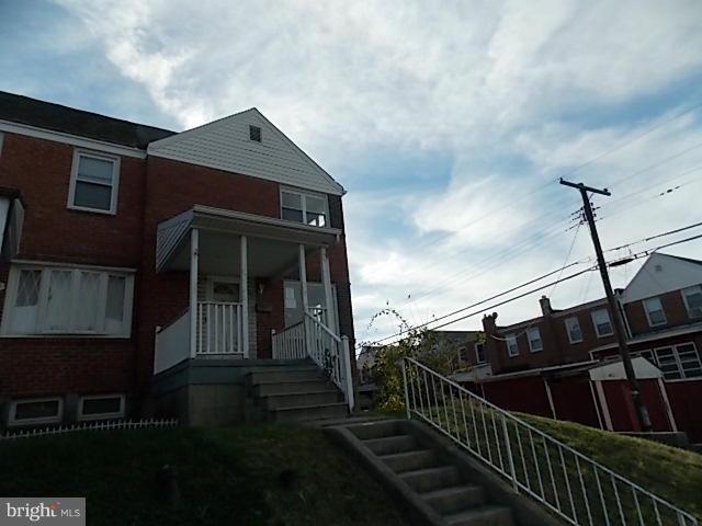 End unit town home offers 3 levels of living space. Covered front porch and screened rear deck with private hot tub deck. Privacy Fenced rear yard with shed . Open floor plan from kitchen to dining room with center island. Upper level has 3 bedrooms and 1 bath, pull down stairs to attic and laundry shoot. Lower level has family room , laundry area and storage. Agents view doc's for more info.