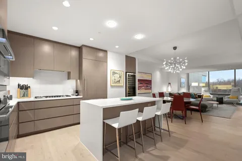 MLS: DCDC2171642