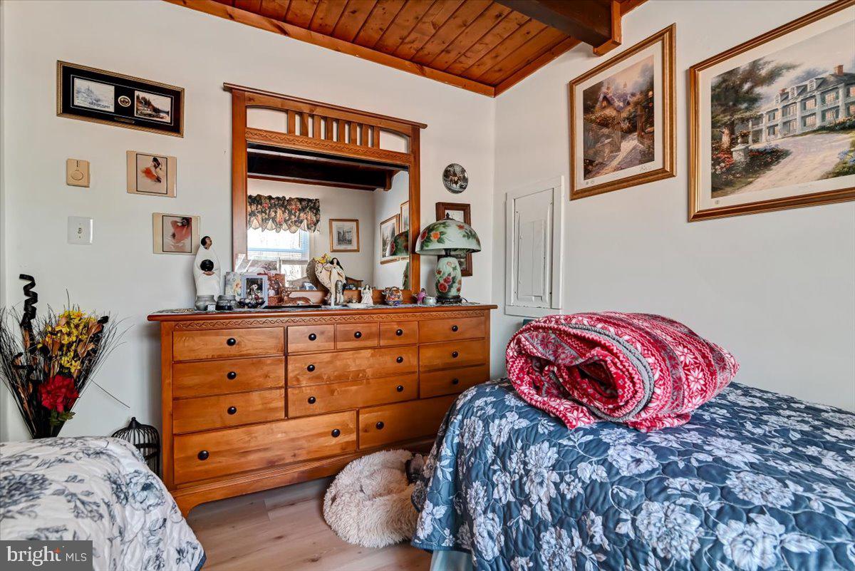 INDIAN MOUNTAIN LAKES - Residential Income