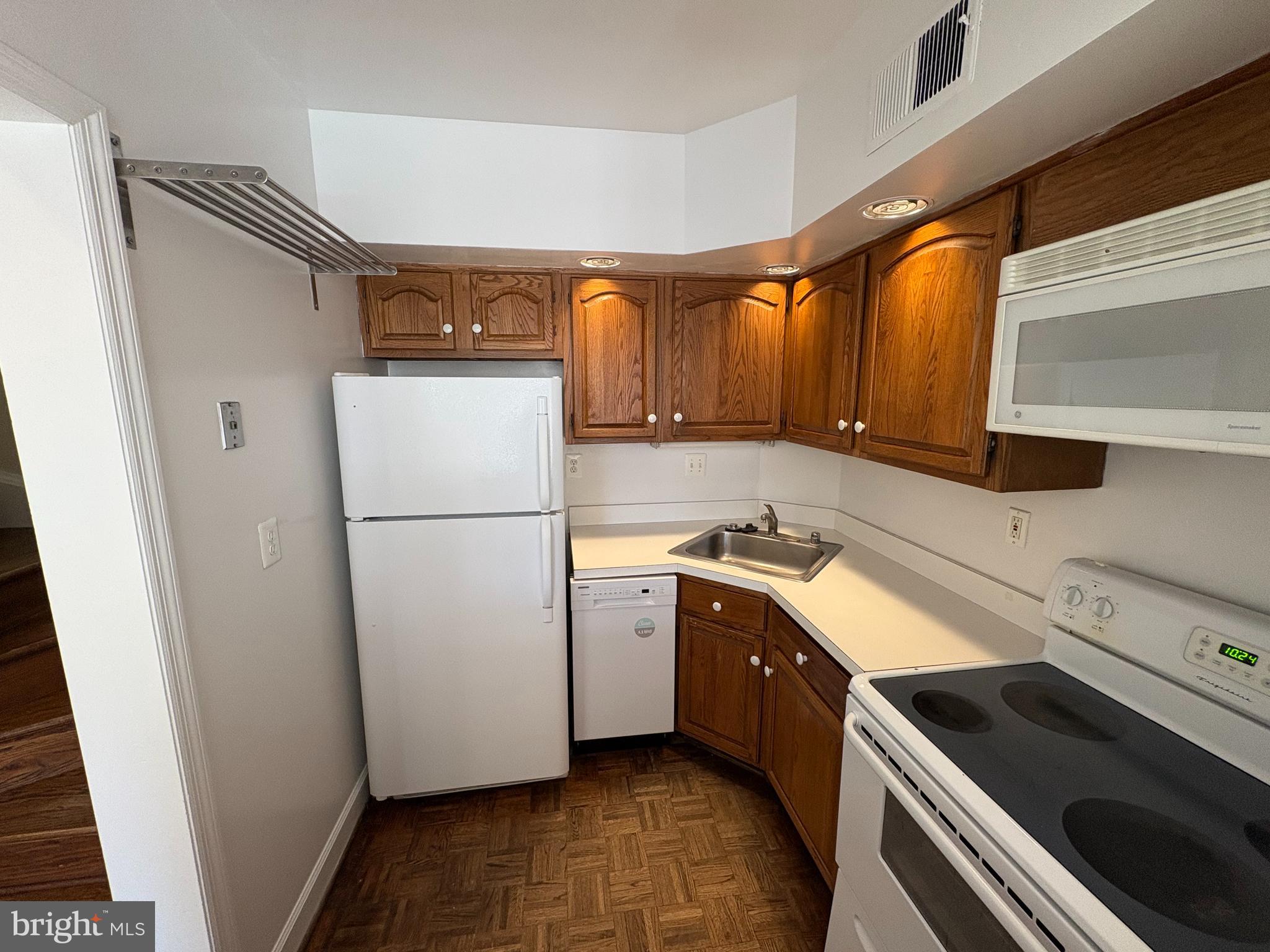 BROCKETTS CROSSING - Residential Lease