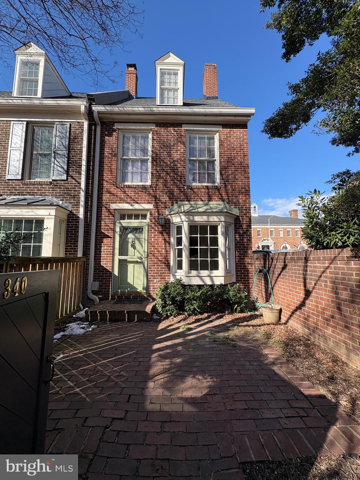 BROCKETTS CROSSING - Residential Lease