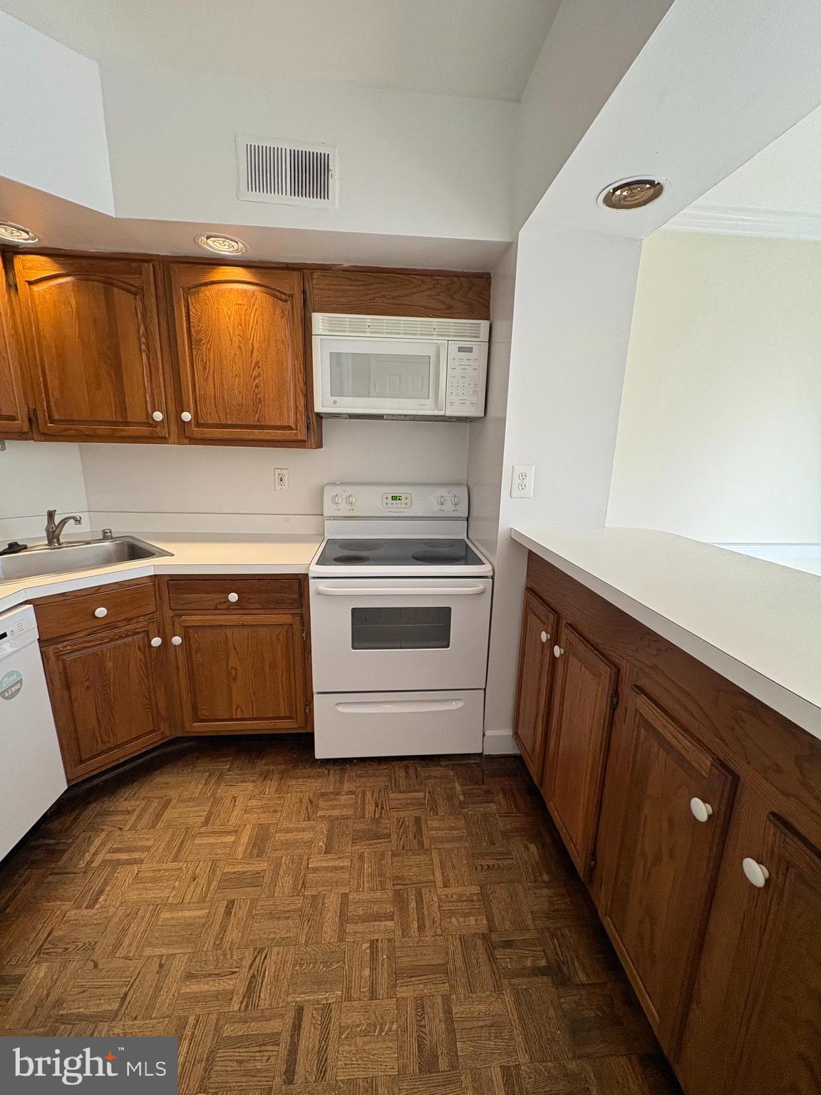 BROCKETTS CROSSING - Residential Lease