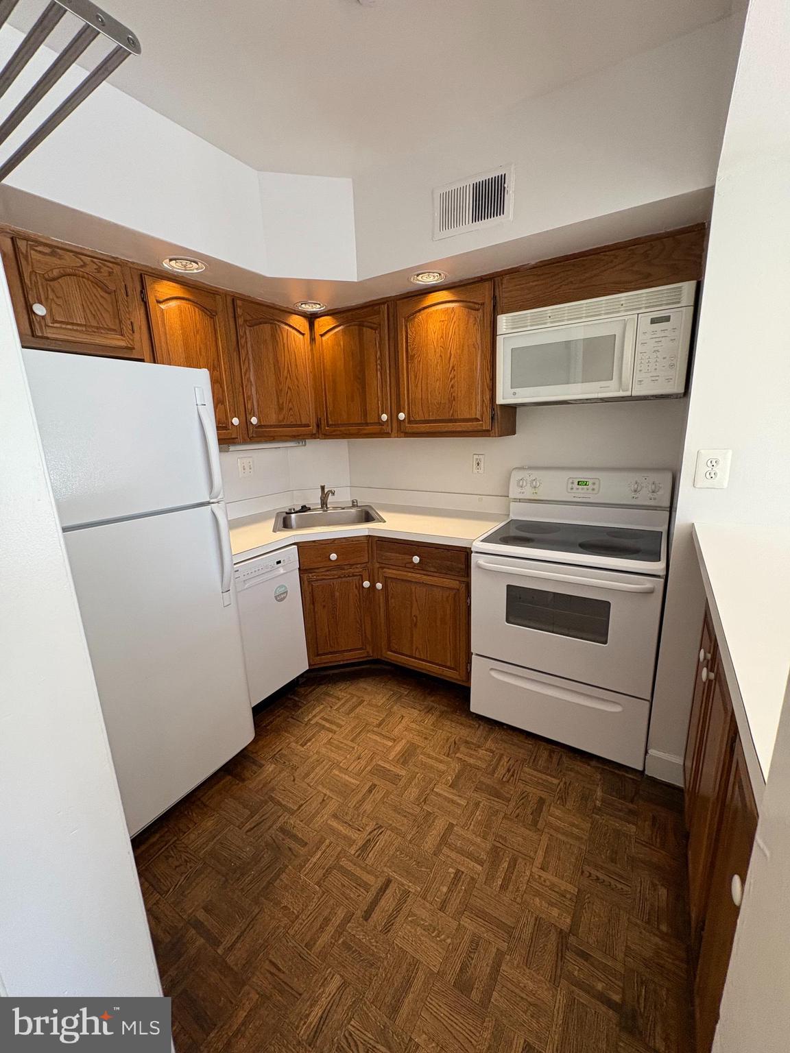 BROCKETTS CROSSING - Residential Lease