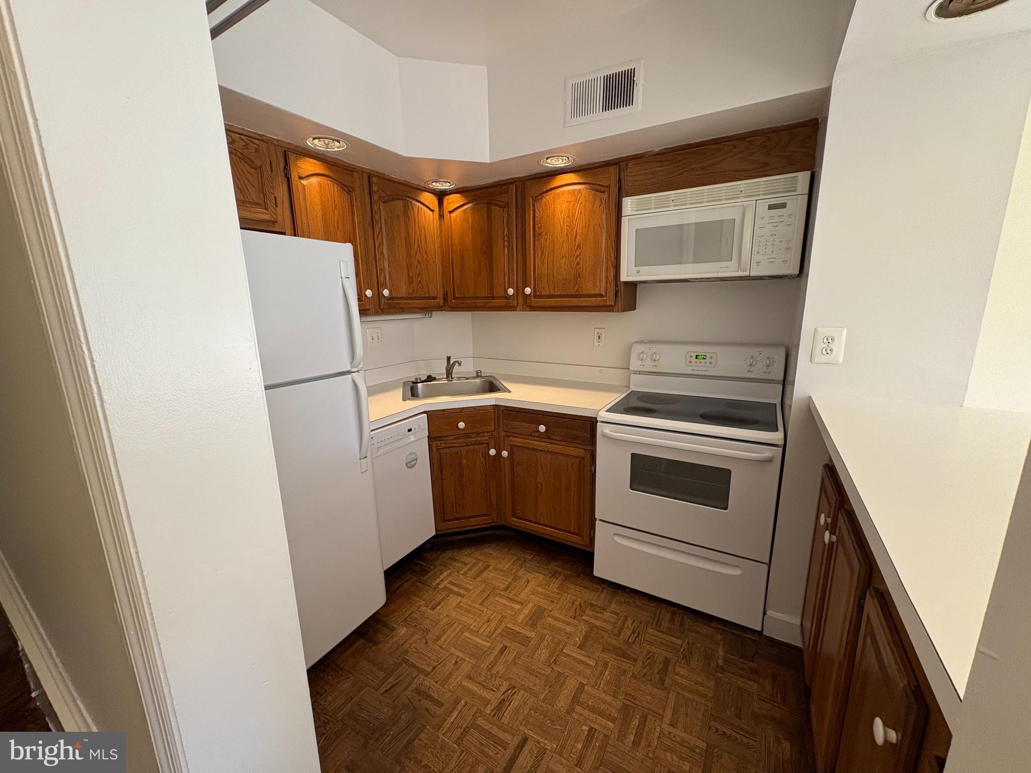 BROCKETTS CROSSING - Residential Lease