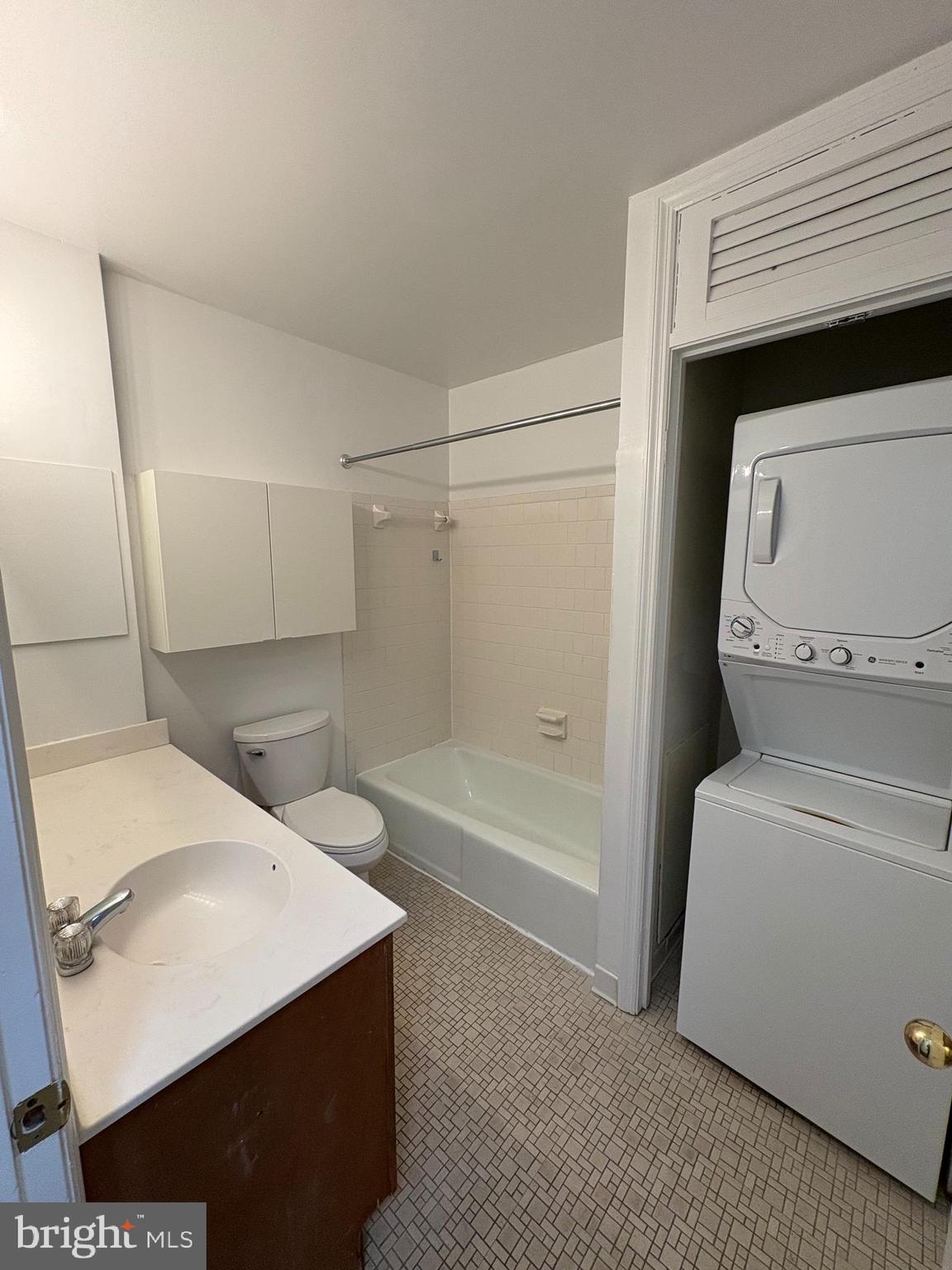 BROCKETTS CROSSING - Residential Lease