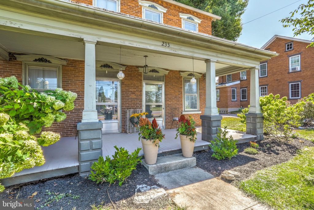 Photo of 233 S STATE ST, LEOLA, PA 17540 (MLS # PALA2040366)