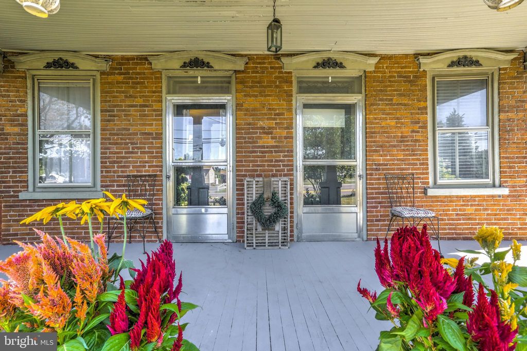 Photo of 233 S STATE ST, LEOLA, PA 17540 (MLS # PALA2040366)